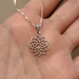 Flower design sterling silver necklace